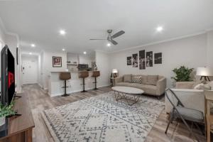 Walk to Everything, Affordable Condo in Downtown