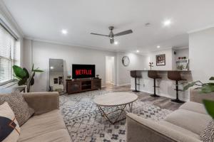 Walk to Everything, Affordable Condo in Downtown