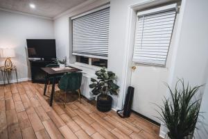 Downtown Studio, Skyline View, Walk to Attractions