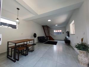 Casa nova Itagua , há 3 minutos da Praia Grande