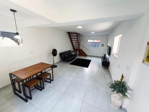 Casa nova Itagua , há 3 minutos da Praia Grande