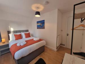 Charfield House by Cliftonvalley Apartments