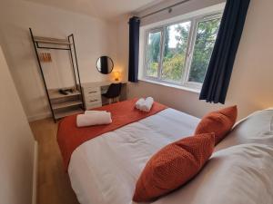 Charfield House by Cliftonvalley Apartments