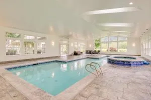 Private Pond and Indoor Pool Grand Arlington Villa! - La Conner