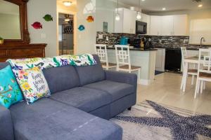 697 NEAR BEACH, FENCED DOGGIE Area, COZY BEACH HOME, LARGE DRIVEWAY - 4hvězdičkové hotely ve městě Naples