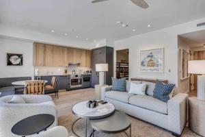 Electric Pass Lodge 105 by Snowmass Mountain Lodging