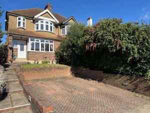 Double Driveway, Spacious Home, Near Castle & High St