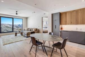 Electric Pass Lodge 404 by Snowmass Mountain Lodging