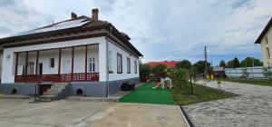 Conac Tigveni Pool & Spa Retreat