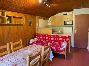 Appartement pour 6 personnes avec balcon, wifi gratuit et casier à skis - FR-1-508-267 - LʼAdroit