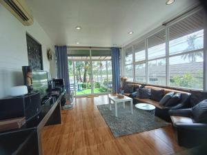 Happiness accommodation with the group or family