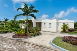 3 bed Luxury villa with sea views on Platinum Coast & beach club access