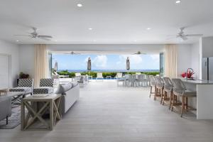 3 bed Luxury villa with sea views on Platinum Coast & beach club access