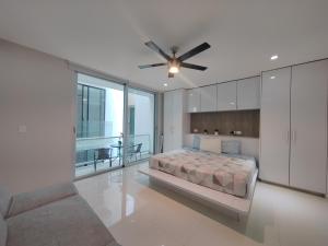 Centrally located apartments steps away from 5th avenue and the beach! By.Yeah