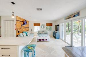 Walk to Beach Waterfront Home in Marathon!