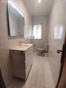 Piso con terraza y zonas verdes