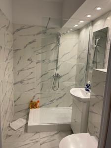 Piața Mihail Kogălniceanu nr 8