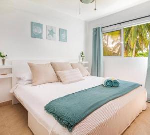 Direct View and Access to Beach!