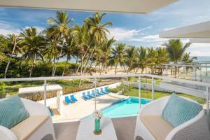 Direct View and Access to Beach!