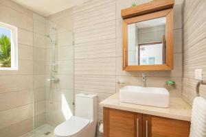 Direct View and Access to Beach!