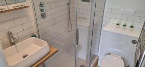 NEW 3 bedrooms Flat in Ashford near Heathrow