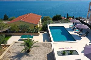 Apartment Lina - Pool and Sea View