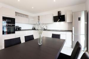 Apartment Lina - Pool and Sea View