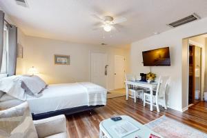 SB25B Clubhouse Villa Mini-Suite