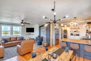 Mountain-View Log Cabin in Wyoming Wilderness