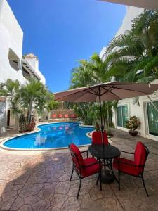 Penthouse 2BD 2BA with Private Rooftop and Plunge Pool