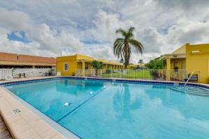 Beachfront Condo Redington Shores Retreat!