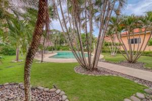 BLA1 3 Bedroom Condo with Direct Beach Access