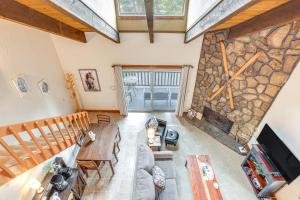 Mountain-View Condo Walk to Sunriver Resort