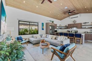 CU15 New Modern Home with Casitas and Private Pool