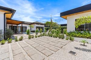 CU19 New 3 Bdrm Mod Home with Casita Prv Pool