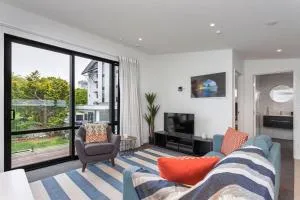 Luxury Sunny Warm CBD at Doorstep - Linwood