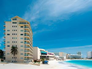 Paradise Beachfront & Nightlife Heart