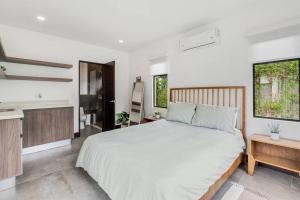 CU20 Modern Beach Home w Guest House & Pvt Pool