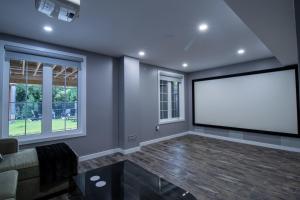 Modern and Cozy Basement Stay in Ajax