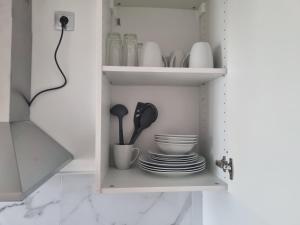 F2 ou F3 ,appartement climatisé neuf, magnifique vue sur mer et aéroport, proche tram et gare sncf 1 min,aéroport 3 minutes, 3 rooms, new AC apartment, magnificent sea and airport views, close to tram and SNCF train station 1 min, airport 3 min