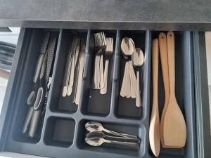 F2 ou F3 ,appartement climatisé neuf, magnifique vue sur mer et aéroport, proche tram et gare sncf 1 min,aéroport 3 minutes, 3 rooms, new AC apartment, magnificent sea and airport views, close to tram and SNCF train station 1 min, airport 3 min