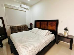 Bonito Departamento en ZONA DORADA - Torre Gaviotas - 105 C