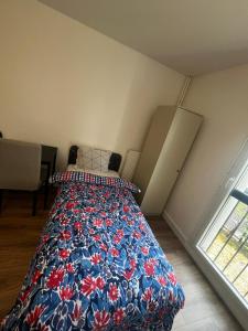 Single bed in a 2 bed dormitory room near Paris