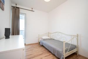 Apartments with WiFi Zadar - 23521