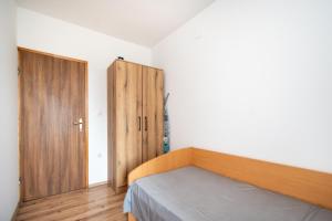 Apartments with WiFi Zadar - 23521