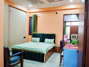 Doon Niwas Homestay 2-Bedroom 1st Floor- Mountain view, near main Picnic Spots, comfortable peaceful central Family-friendly