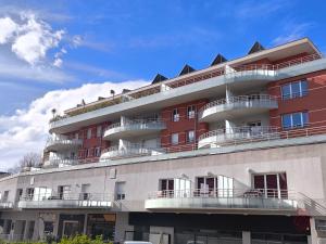 Appartements Bel F3 climatise avec parkings, terrasse et vue sur montagnes a 50m du centre et des thermes - FR-1-451-213 : photos des chambres