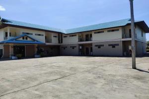 OYO 75334 Train Hotel