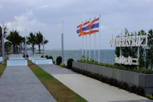 OYO 650 At Night Pranburi