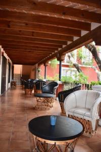 HOTEL ANA CATALINA & SUITES